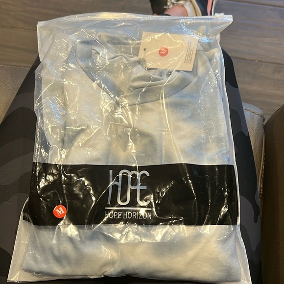 BRAND NEW Blue Tie Dye Pajama Set Size L - Picture 3 of 5